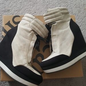 Wedge sneakers